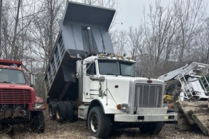 1990 Peterbilt  Truck-Dump